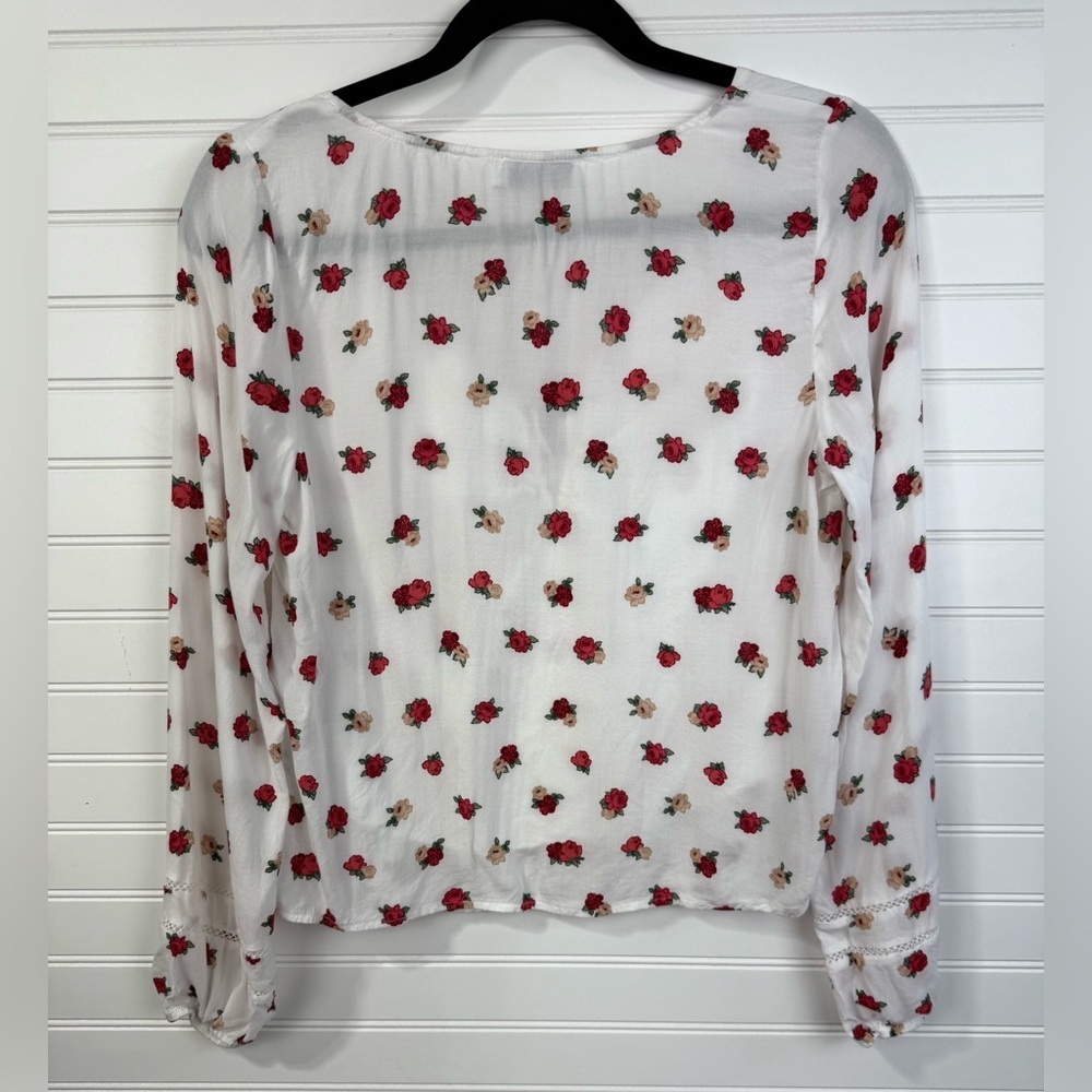 Hollister women’s white & red floral peasant tie front v-neck blouse. Size small - Picture 2 of 6
